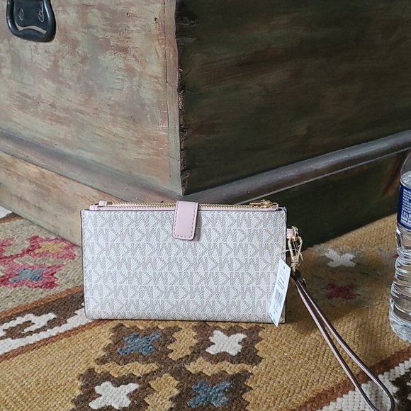 Michael Kors Double Zip Wallet Wristlet Vanilla Powder Blush - Picture 2 of 5